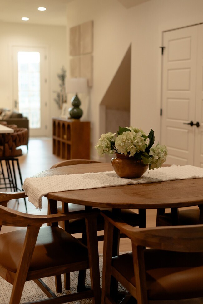 Building Photo - 1204 SW Franklin Dr