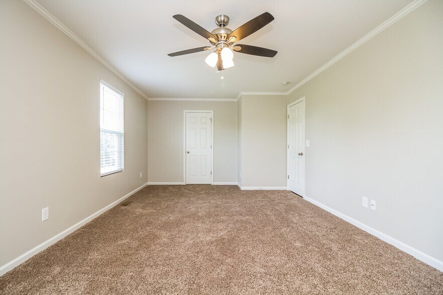 Building Photo - 1016 Solomon Ln