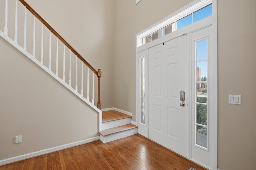 Building Photo - 44525 Fenwick Dr