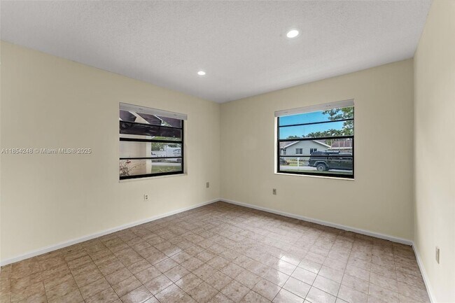 Building Photo - 9130 SW 101st Ave