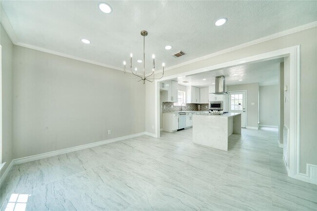 Building Photo - 619 Green Belt Dr