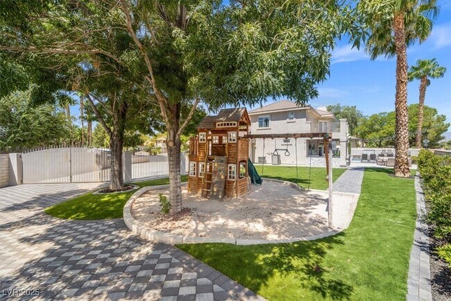 Building Photo - 8000 Silver King Dr