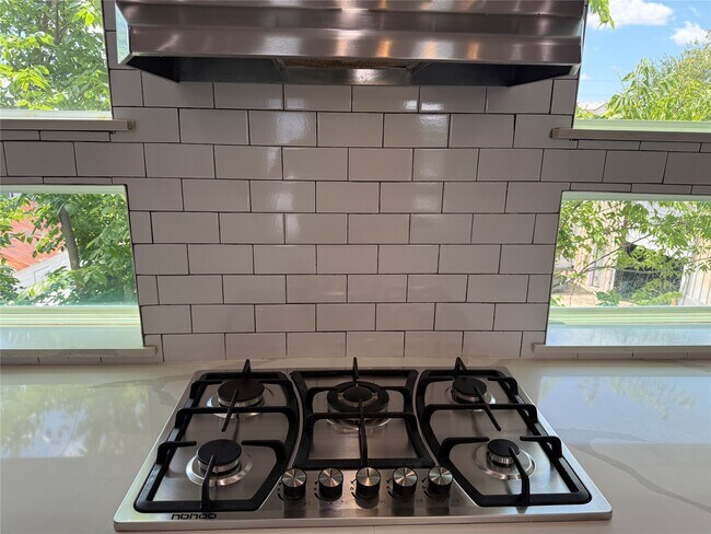 Building Photo - 2123 Bidwell Dr