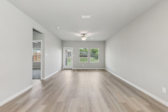 Building Photo - 716 Caraway Dr