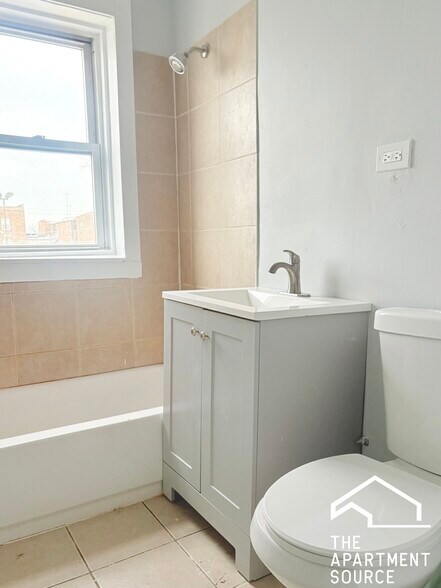 Building Photo - 6226 S Western Ave