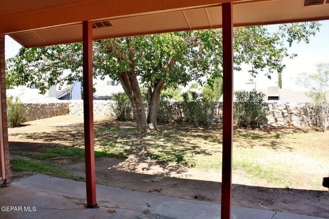 Building Photo - 673 Bristol Dr