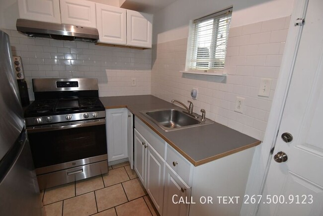 Building Photo - Great  2BR house in Port Richmond area. W/...