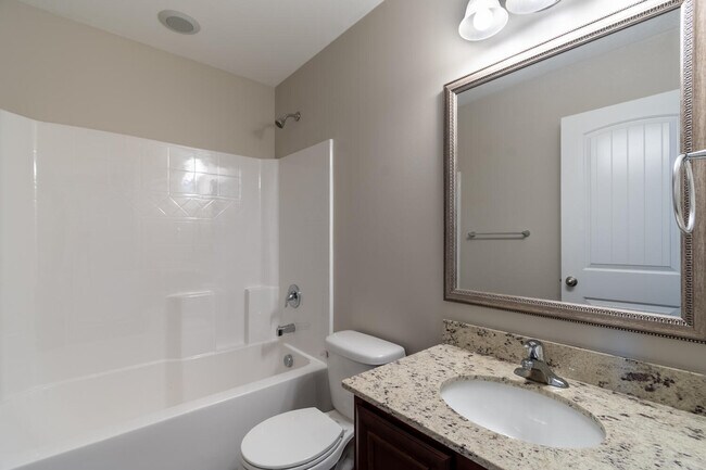 Building Photo - 3733 Moseley Dr