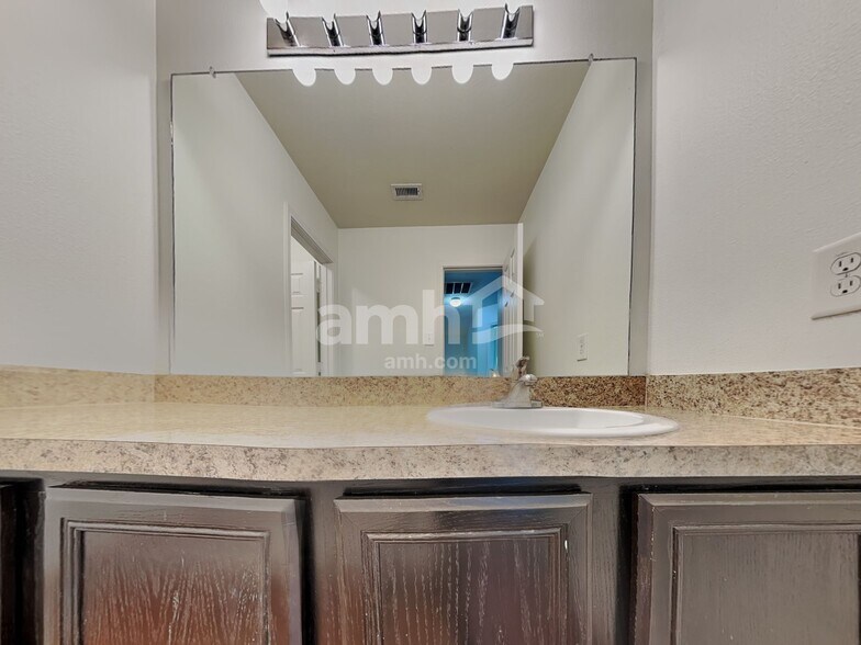 Building Photo - 6038 Stockholm Ct
