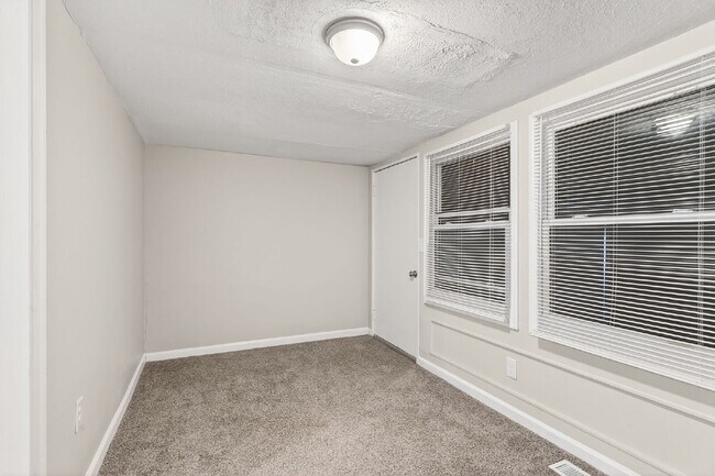 Building Photo - Spacious 5-Bedroom Retreat with 2.5 Baths in Saint Pauls – Your Dream Home Awaits!