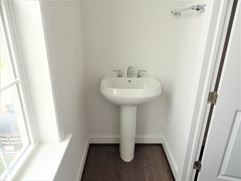 Building Photo - 320 Mayer Pl