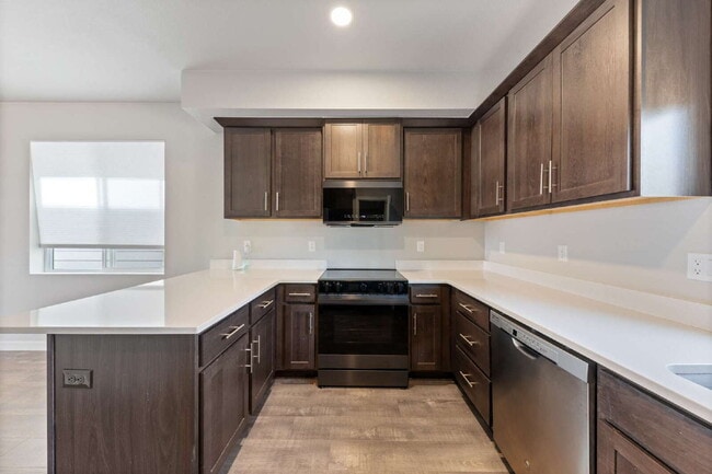 Building Photo - Charming 2-Bed with 2.5 Baths in Newberg