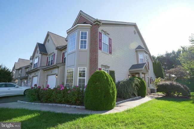 Building Photo - 201 White Pine Ct