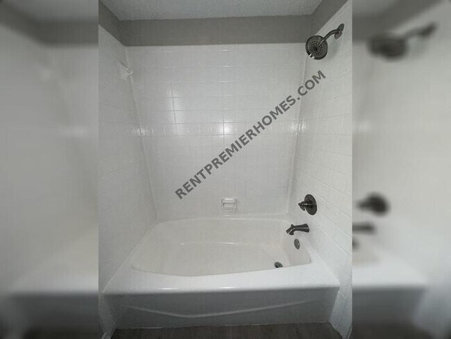 Building Photo - 2632 SW 90th Pl
