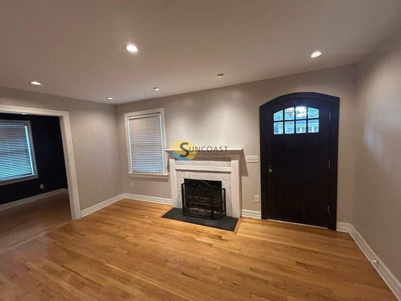 Building Photo - 353 W 68th St