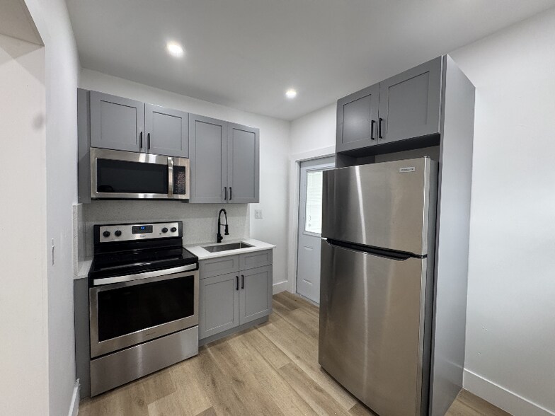 Building Photo - 4028 SW 11th St