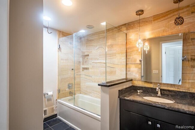 Building Photo - 35243 Turner Dr