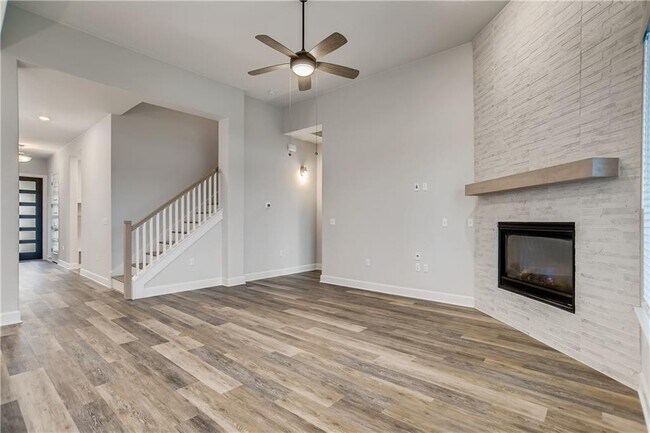 Building Photo - 7112 Poulain Dr