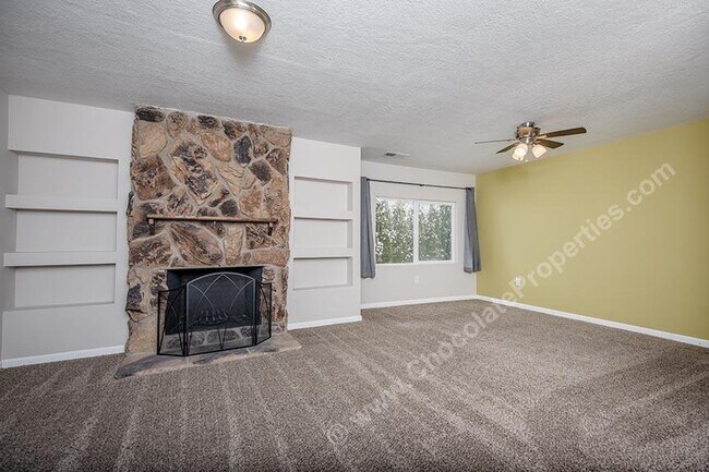 Building Photo - 13105 Skyview Ave NE