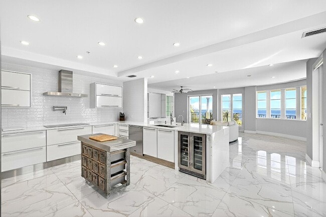 Building Photo - 155 S Ocean Ave