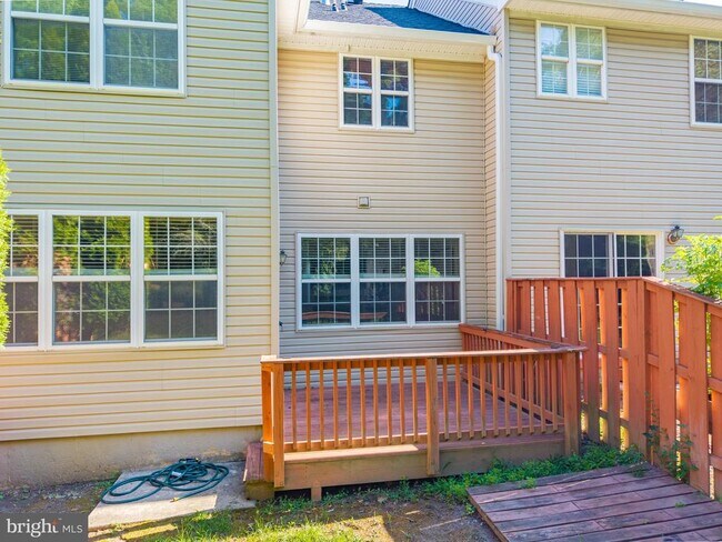 Building Photo - 12 Scarlet Oak Dr