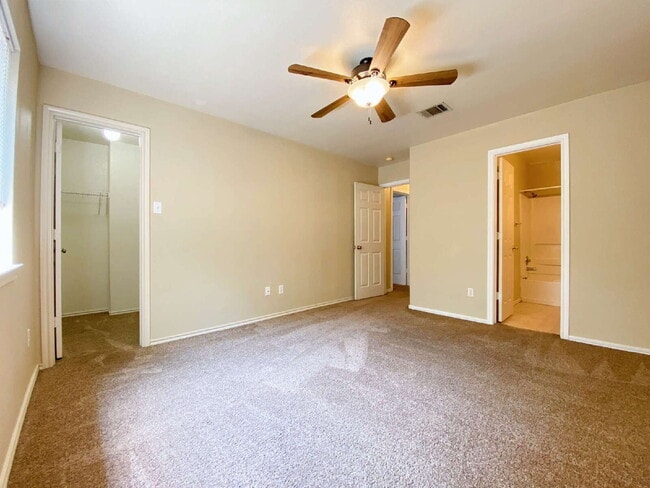 Building Photo - "Charming 3-Bedroom Gem with 2.5 Baths in Prime San Marcos Location!"