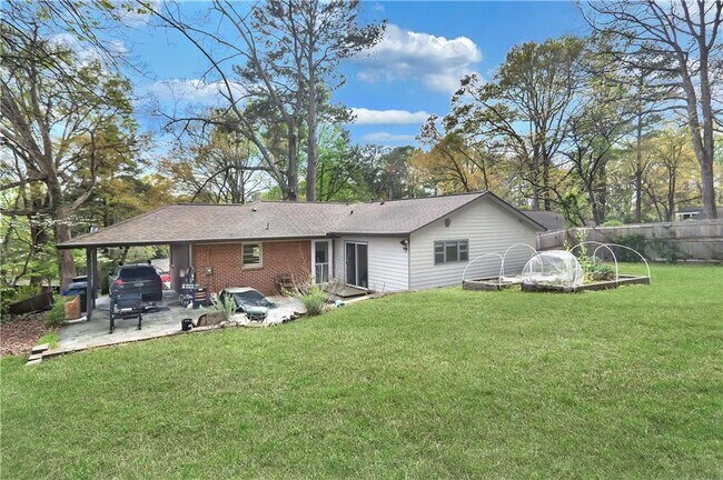 Building Photo - 1984 Mcjenkin Dr NE