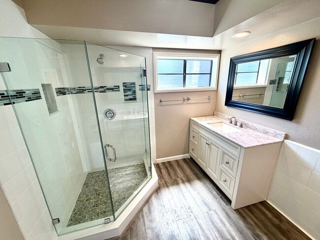 Building Photo - One bedroom condo for rent