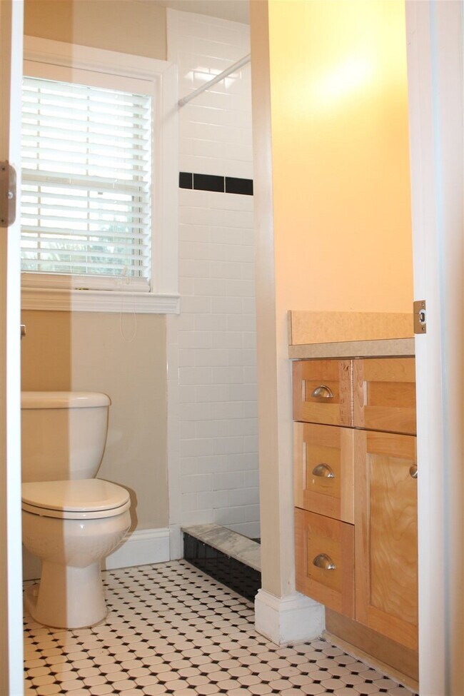 Building Photo - 46 Dolphin Dr