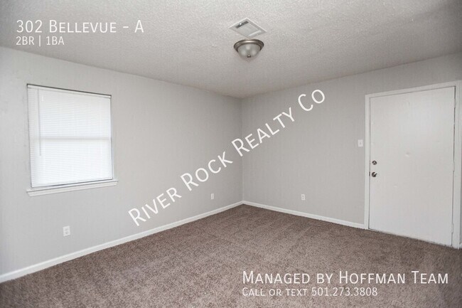 Building Photo - 302 Bellevue-A