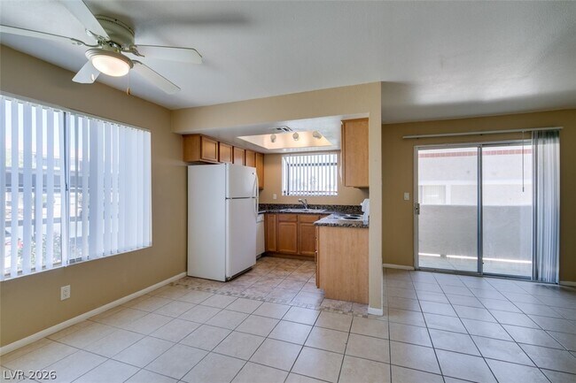 Building Photo - 7300 W Pirates Cove Rd