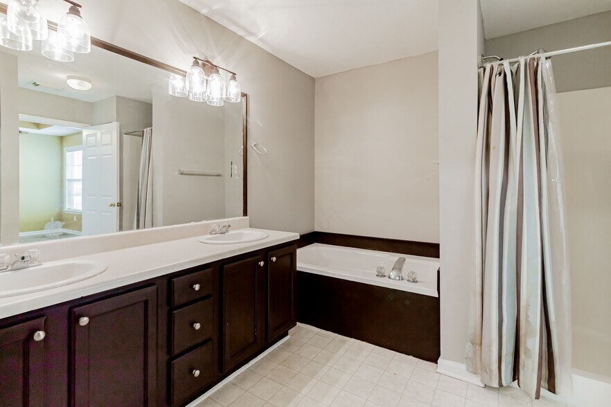 Building Photo - 2014 Inverness Pkwy