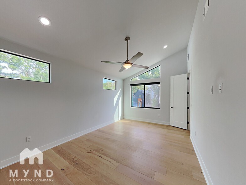 Building Photo - 2820 Prado St