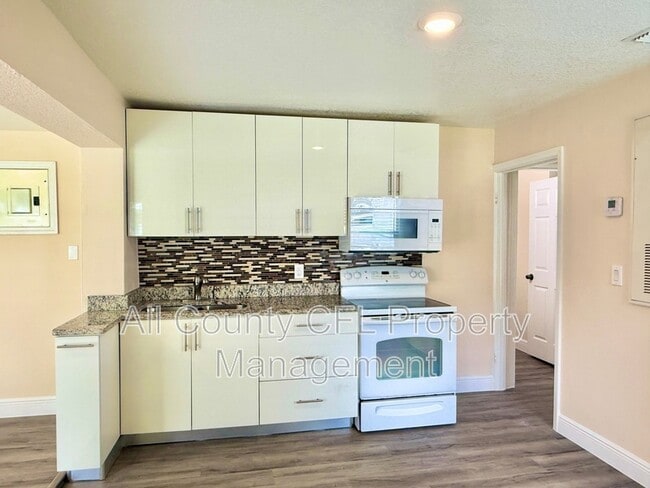 Building Photo - 30 Lemon Ln