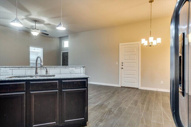Building Photo - 130 Hidden Springs Dr
