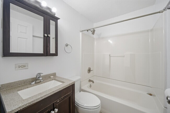 Building Photo - 212 N Knollwood Dr