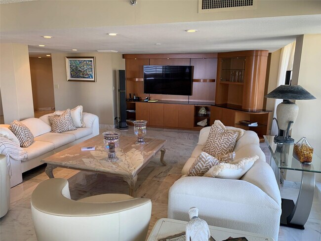 Building Photo - 4101 N Ocean Blvd