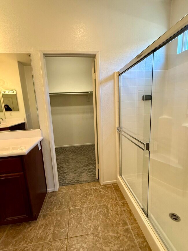 Building Photo - 1122 Oro Ridge