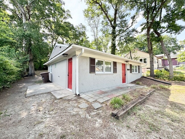 Building Photo - 2 Bedroom in Lindley Park close to UNCG
