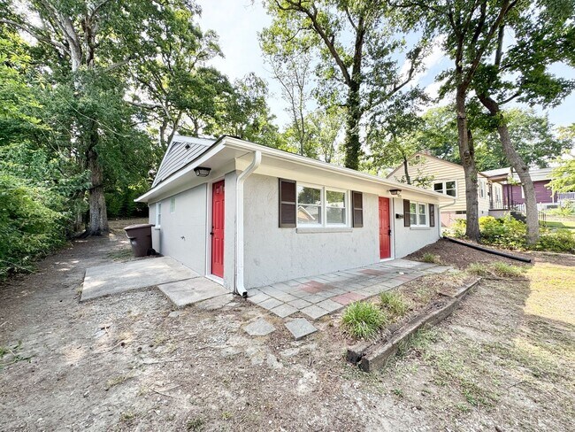 Building Photo - 912 Englewood St