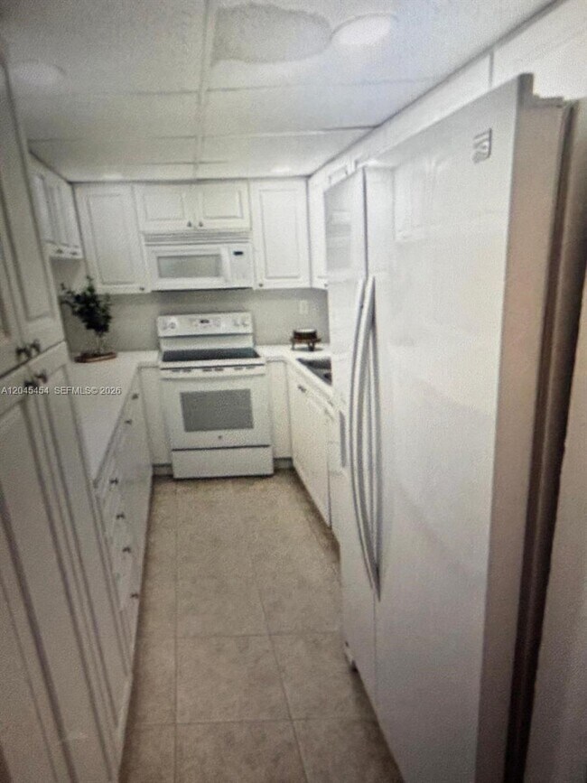 Building Photo - 984 W 40th St