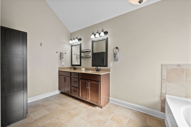 Building Photo - 1006 Sunrise Dr