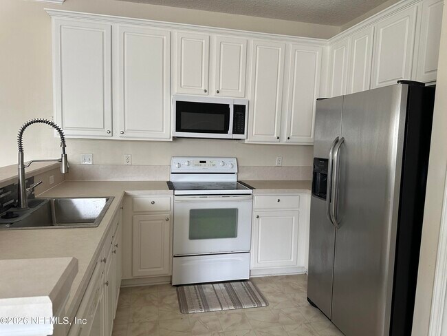 Building Photo - 9740 Summer Grove Way W