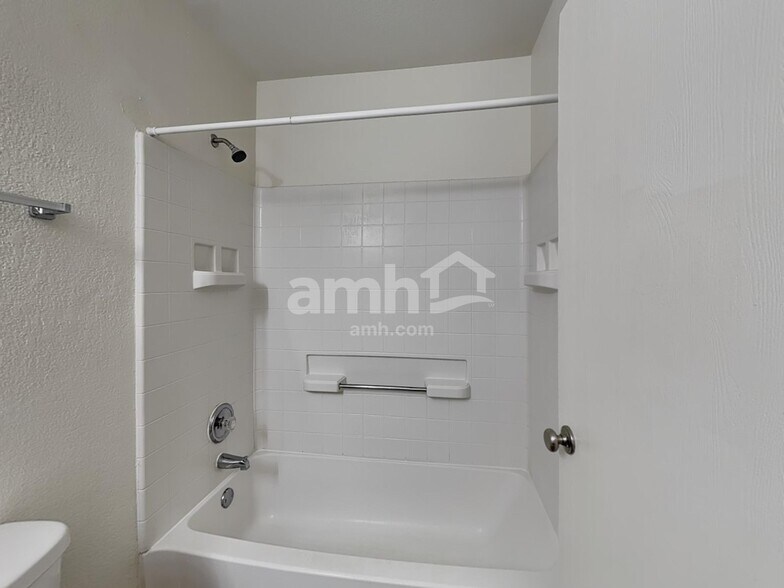 Building Photo - 3500 Banda Ln