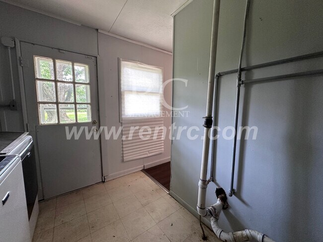 Building Photo - 1012 Giddings-