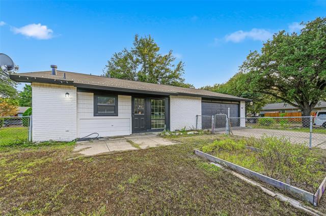 Building Photo - 1421 Bosque Dr