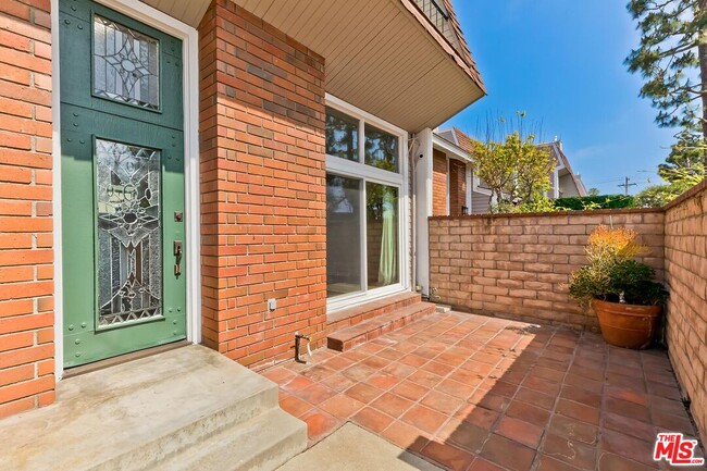 Building Photo - 13011 Mindanao Wy