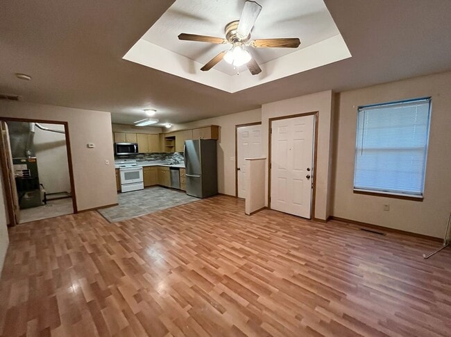 Building Photo - Leasing