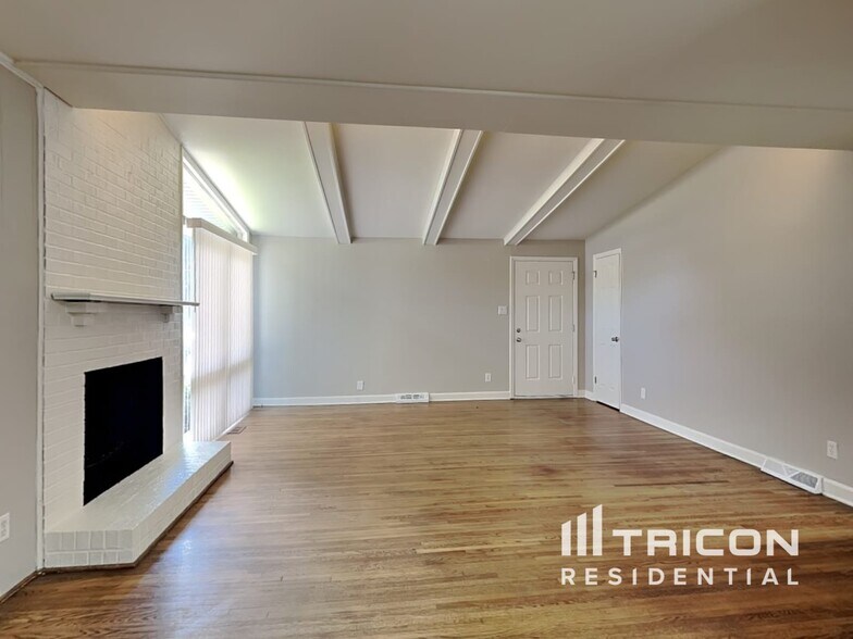 Building Photo - 5415 Coburg Ave