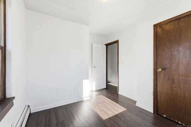 Building Photo - 33 Guilford St